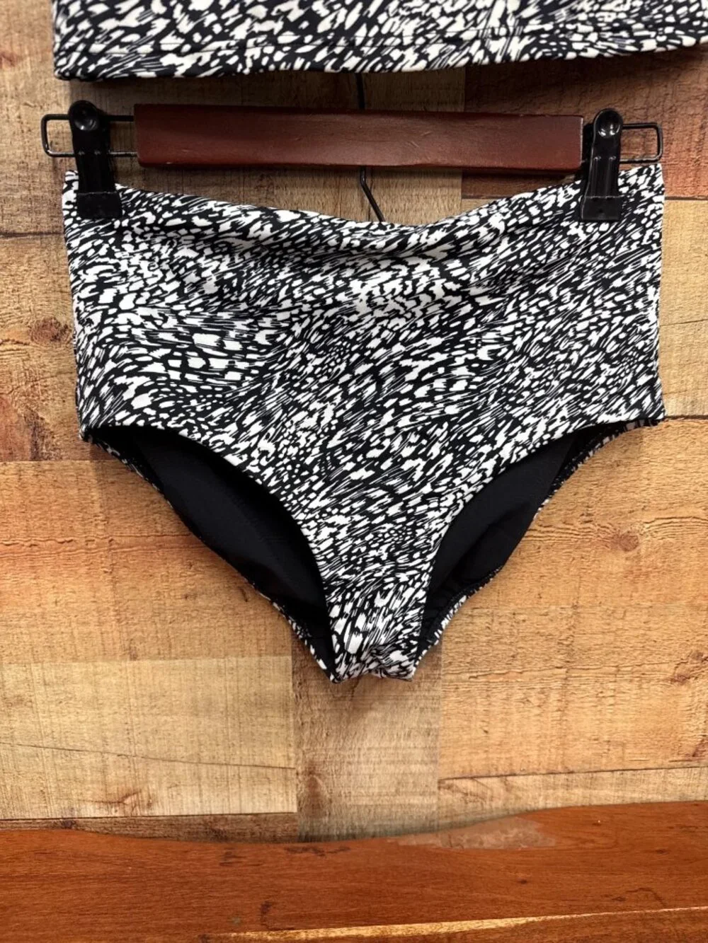 Athleta 36b top